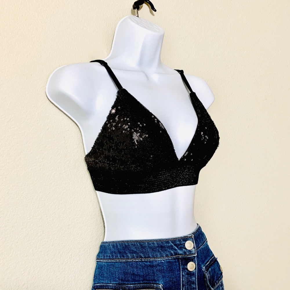 Cosmopolitan Lacie Black Sequence Top NWT - Picture 4 of 6